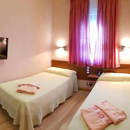 Hostal De La Torre Hostal Economico Valladolid Kültér fotó