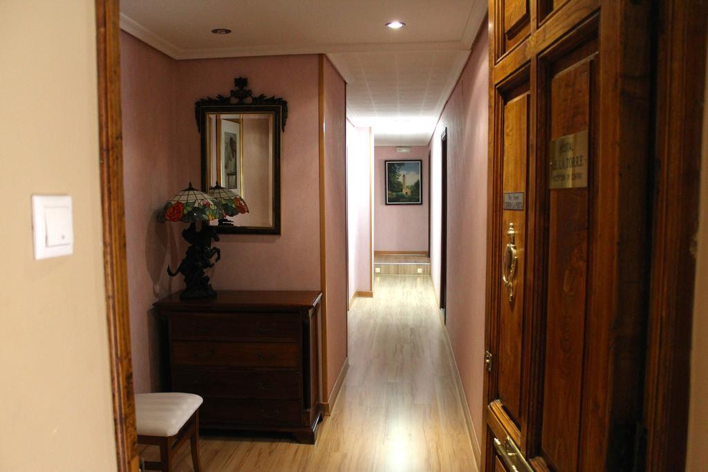 Hostal De La Torre Hostal Economico Valladolid Kültér fotó