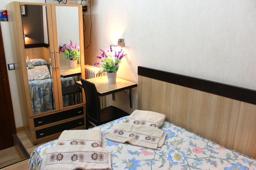 Hostal De La Torre Hostal Economico Valladolid Szoba fotó