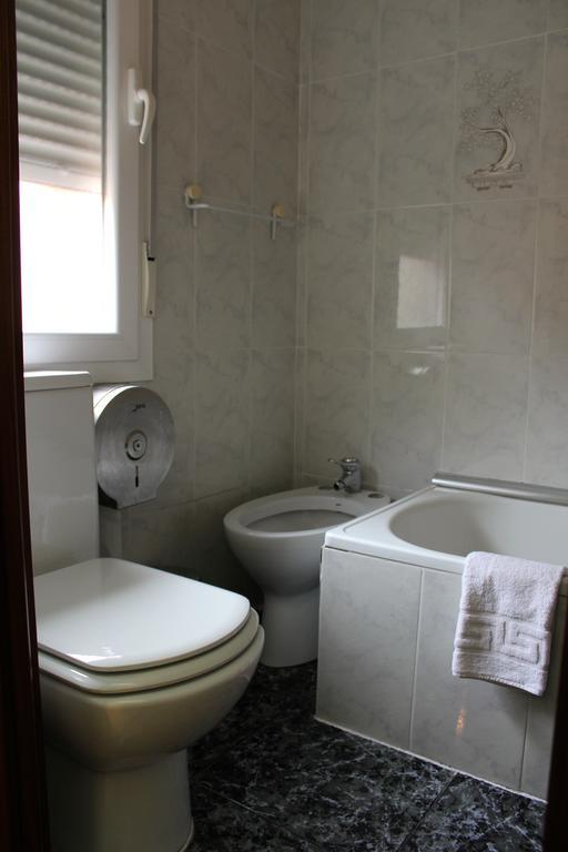 Hostal De La Torre Hostal Economico Valladolid Szoba fotó