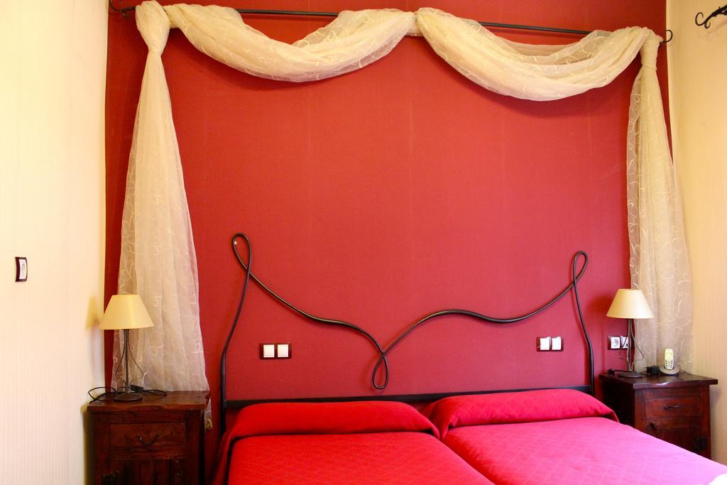 Hostal De La Torre Hostal Economico Valladolid Szoba fotó