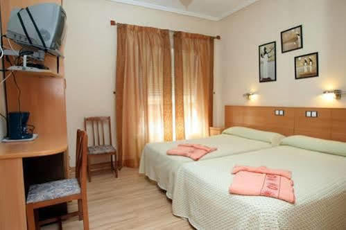 Hostal De La Torre Hostal Economico Valladolid Kültér fotó