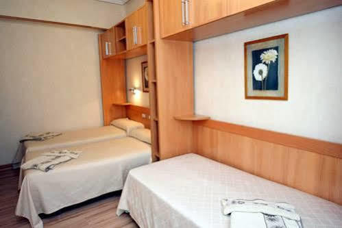 Hostal De La Torre Hostal Economico Valladolid Kültér fotó