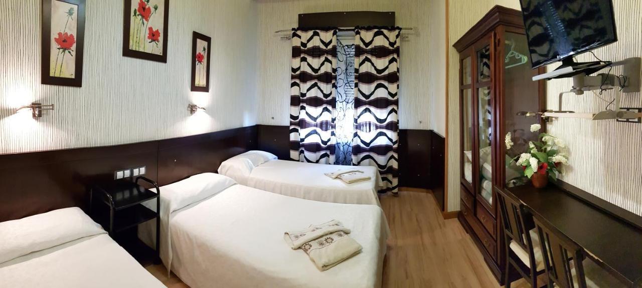 Hostal De La Torre Hostal Economico Valladolid Kültér fotó