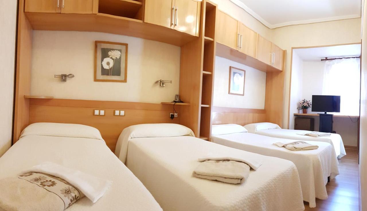 Hostal De La Torre Hostal Economico Valladolid Kültér fotó
