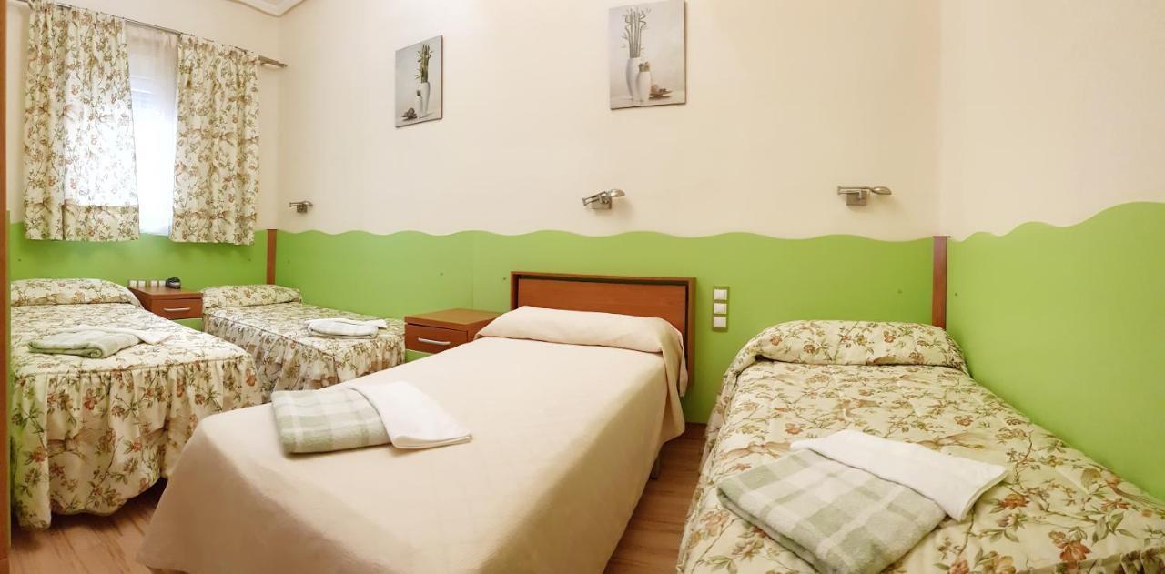 Hostal De La Torre Hostal Economico Valladolid Kültér fotó